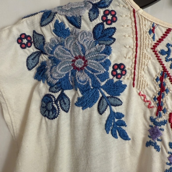 Johnny Was Cap Sleeve V-Neck Knit Top Blue Red Floral & Tribal Embroidery Size L - Picture 6 of 13